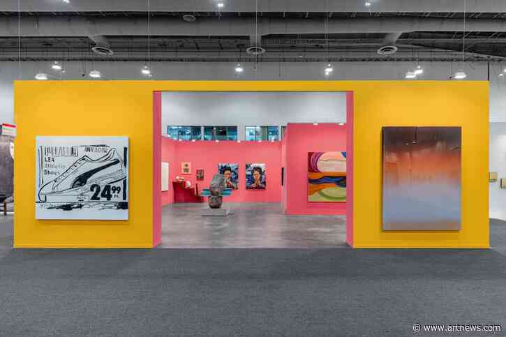 Zona Maco Opens with High Energy, Lots of Sales, and One Work That Is Sure to Face Blowback