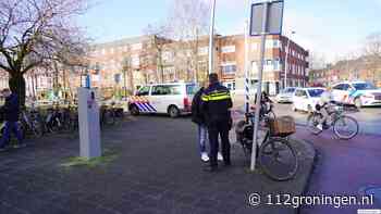 Auto en fietser botsen op de Korreweg, 1 lichtgewonde