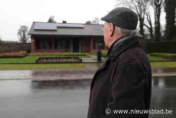 Theo liet zijn zonnepanelen vervangen, maar dat komt hem duur te staan: “Wil Fluvius misschien besparen?”