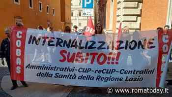"Usati e poi licenziati". Gli amministrativi della Asl Roma 1 in presidio sotto alla Regione