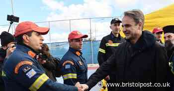 Thousands of tourists flee Greece as evacuation route established