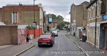 Recap as 'police incident' blocks road with heavy traffic in Stockwell
