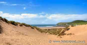 Charming UK seaside town with golden sands and late-night ice cream parlour
