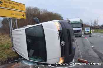 Spektakulärer Unfall bei Steinheim: Transporter stürzt auf die Seite