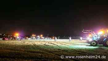 Großer Bauernaufmarsch kurz vor Rosenheim – Landwirte protestieren