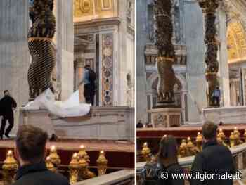 Sale sull'altare di San Pietro e distrugge sei candelabri. La follia del rumeno