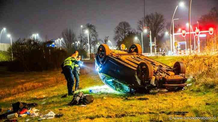 Auto crasht op N2, automobilisten negeren rood kruis boven afgesloten weg