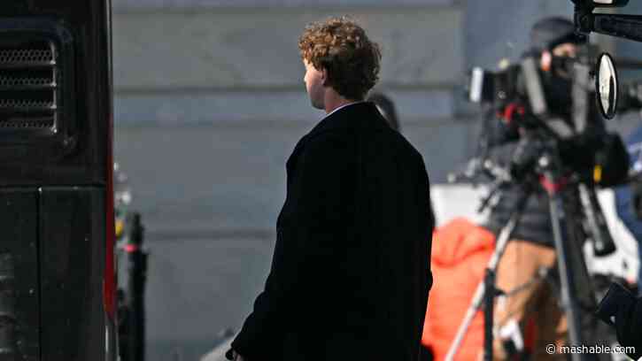 Mark Zuckerberg already spotted buddying up at Donald Trumps White House