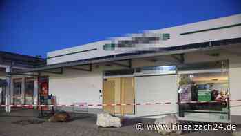 Scheibe von Töginger Fahrradgeschäft eingeschlagen: Feuerwehr muss Eingangsbereich verschalen