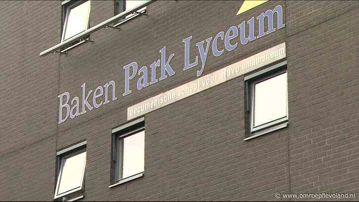 Almere - Na 'verdachte situatie' op Baken Park Lyceum aangehouden jongens zijn leerlingen van de school