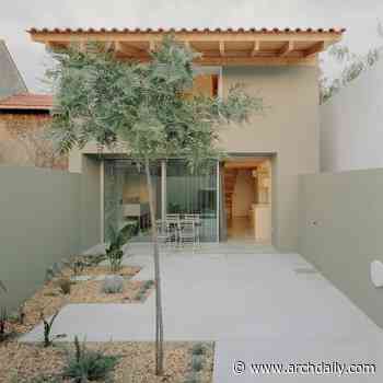 Casa Verde Gago / Bruno Dias Arquitectura