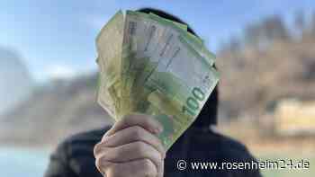 In Rosenheim liegt das Geld auf der Straße: Warum „Robin Hood“ Tausende Euro versteckt