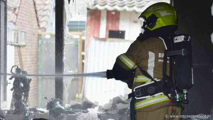 Buurmannen redden oudere invalide man uit brandend huis
