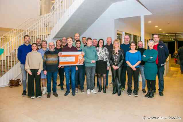 Organisatie Camp Lophem en gemeente schenken 9.000 euro aan ‘t Wit Huis voor aankoop duo-fiets