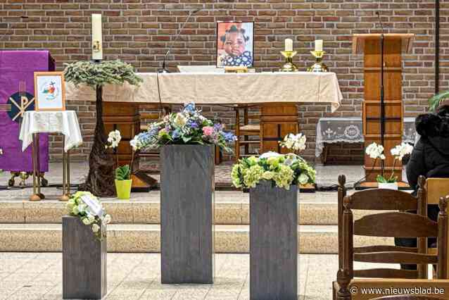 Familie neemt afscheid van baby Rachel (1), die overleed na brand: “Hun liefste dochtertje is totaal onverwacht uit het leven gerukt”