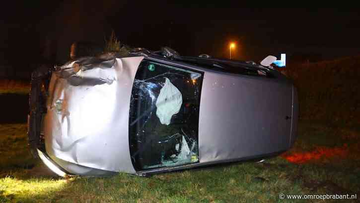 Crash op A2: bestuurder raakte wal waarna de auto werd gelanceerd