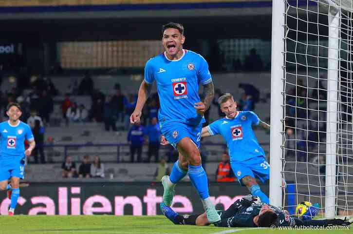 A pesar de la polémica, Cruz Azul derrota sobre la hora a Pachuca