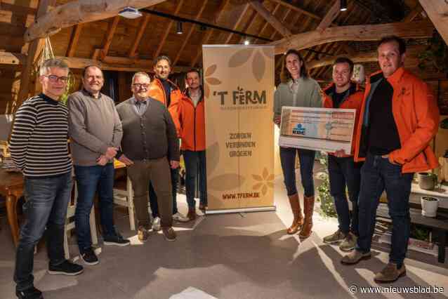 Organisatoren loopevenement schenken mooie cheque aan ’t Ferm