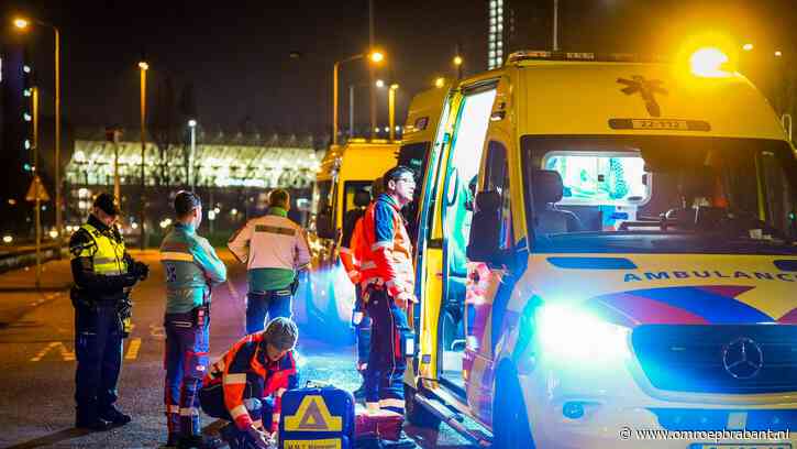 Zwaargewonde brommerrijder gevonden op busbaan