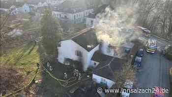 Kellerbrand in unbewohntem Einfamilienhaus in Neuötting ruft Feuerwehr auf den Plan
