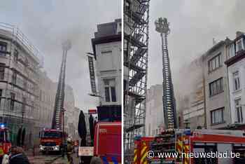 Veel rookontwikkeling bij brand in restaurant vlak bij Centraal Station: “Ramen en deuren gesloten houden”