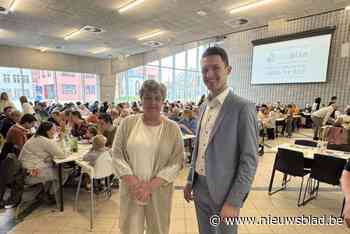 Oudercomité en personeel basisschool Sjabi Puurs serveren driegangenmenu in CC Binder