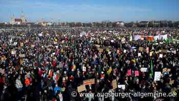 Mindestens 250.000 demonstrieren in München: „Wählt für die Menschen!“