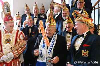 Karnevalisten überraschen Bischof Genn mit humorvollem Angebot