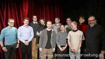 Hamburger Komponist spielt für Grotrian-Steinweg-Mitarbeiter