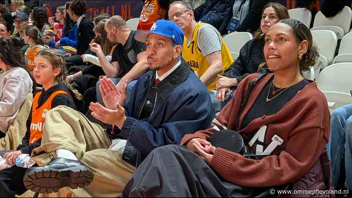 Almere - Basketbalheld​​​​​​​ Worthy de Jong terug in Almere tijdens vrouwenwedstrijd Nederland