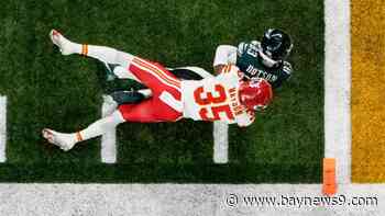 The Latest: Eagles take early lead versus the Chiefs