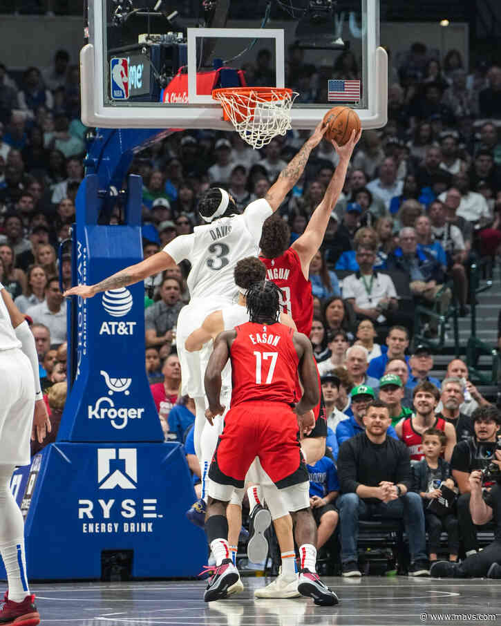 Davis out, but Twin Tower concept working well for Mavs