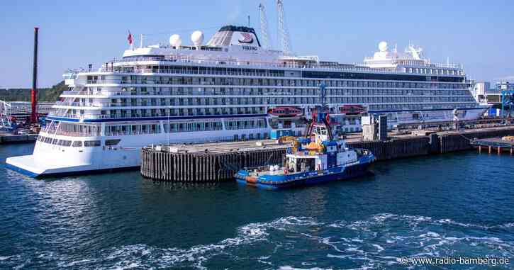 Erstes Kreuzfahrtschiff der Saison meidet Santorini