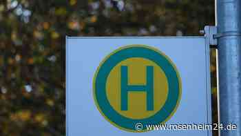 Bustür-Unfall in Bayern verursacht Hüftbruch bei älterer Frau – Ermittlungen gegen Fahrer