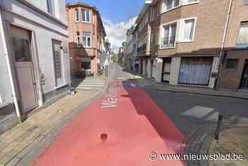 Automobilist vlamt fietsers voorbij in fietsstraat, helaas voor hem blijken dat agenten te zijn