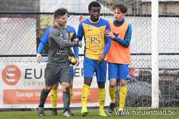 Winnik-doelman Jari Jacobs stopt penalty in toegevoegde tijd en bezorgt Standaard Denderleeuw ferme kater: “Het toppunt na een sterke prestatie”