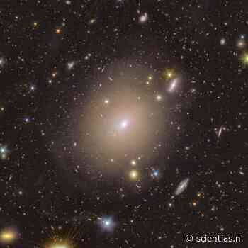 Ruimtetelescoop ontdekt extreem zeldzame Einsteinring in bekend sterrenstelsel