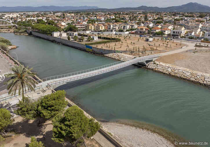 Mehr Promenade für Vinaròs - Fuß- und Radwegbrücke von Burgos & Garrido Arquitectos und schlaich bergermann partner
