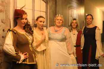 Aschenbrödel bittet zum Tanz im Ballsaal der Wewelsburg