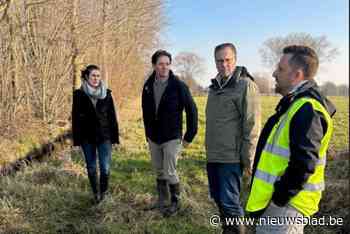 Nieuwe gedeputeerde inspecteert beken: “Wateroverlast voorkomen, blijft onze prioriteit”