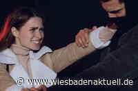 Aggressiver Mann attackiert Jugendliche und leistet Widerstand gegen Polizei