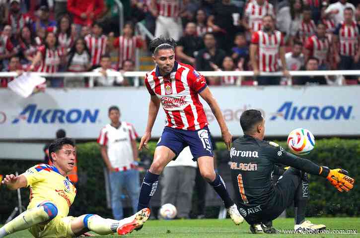 Ricardo Marín con mejores números ante América que los delanteros de Chivas