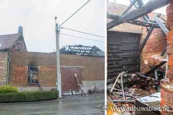 Historisch boerenhuis gaat in vlammen op, bewoonster (81) afgevoerd: “Ze zal misschien nooit meer naar huis terugkeren”