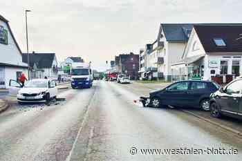 Bundesstraße 83 in Beverungen nach Unfall gesperrt