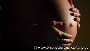 Schwanger mit über 40: Behandelt Mütter endlich wie Väter