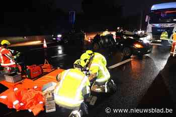 Verkeersinfarct op E17 nadat vrachtwagen tegen Opel Astra rijdt