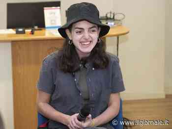 "Non è inclusivo". L'affronto dell'artista queer all'inno di Mameli 