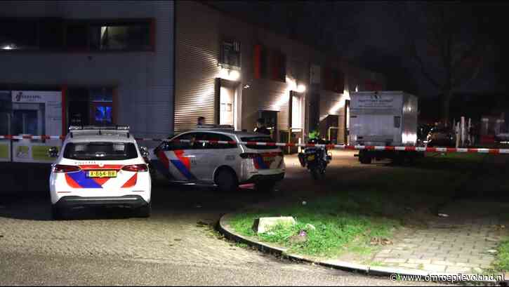 Almere - Bedrijf op industrieterrein Markerkant gesloten na schietincident