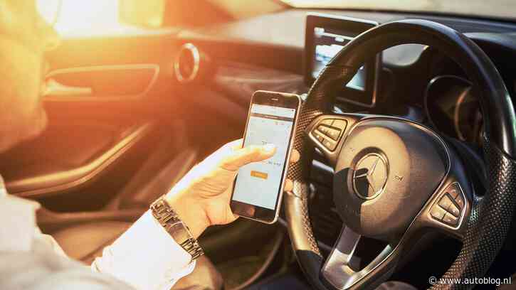 De eerste flitser tegen telefoongebruik achter het stuur is geplaatst