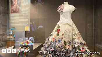 Dress handmade by refugees displayed in museum